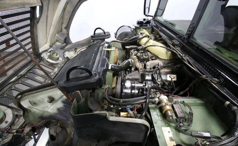 2升v8柴油机,最大功率仅仅只有190匹马力,匹配的是带有液力变矩器的