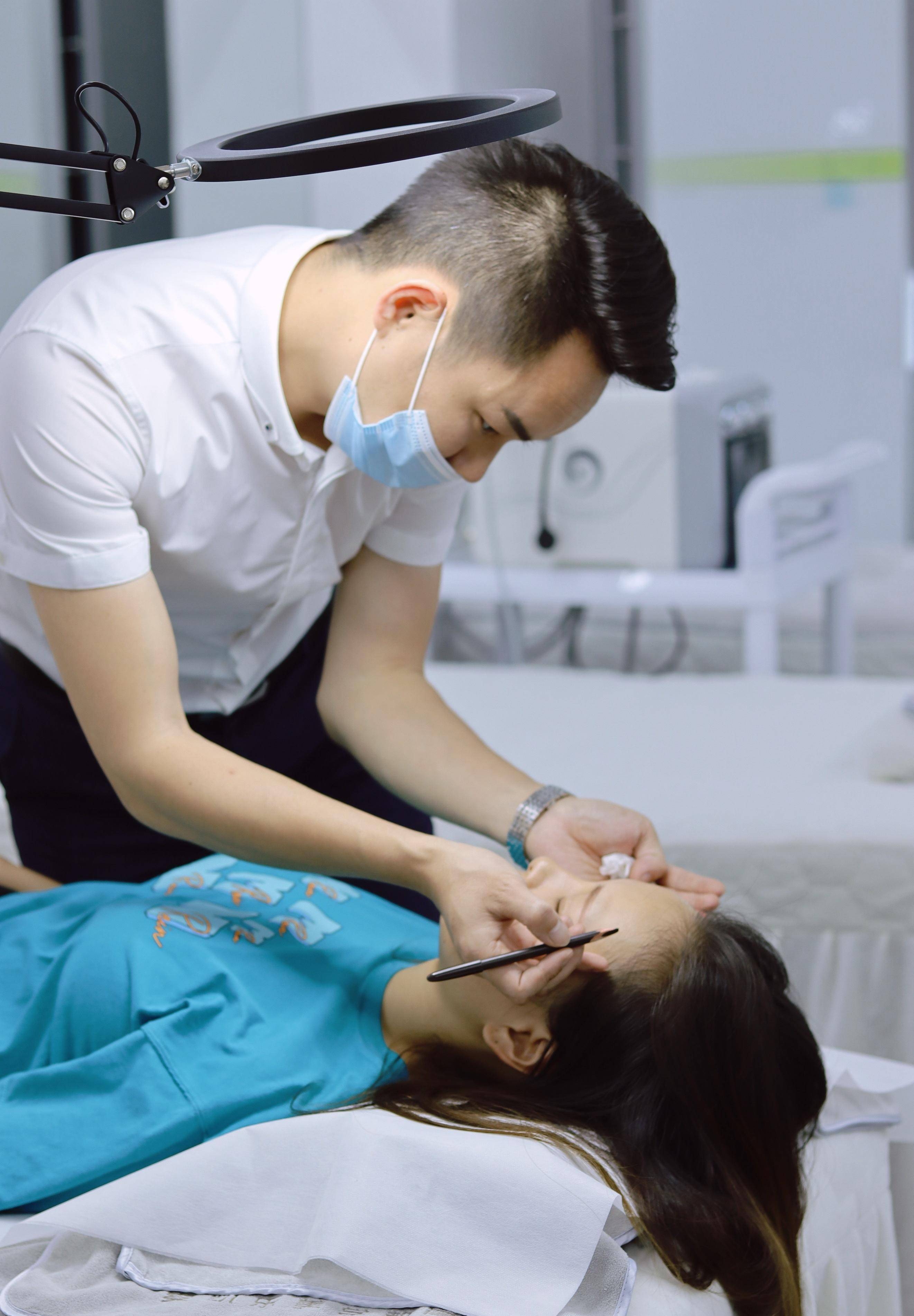 天胜集团湖北分公司首席纹绣师-阿辉老师_形象_个人_技术