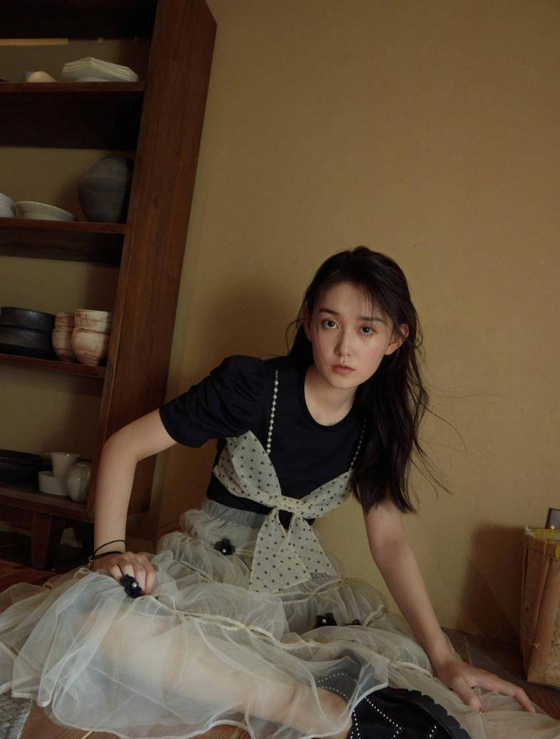 00花里文淇和子枫那必然是最能打的,还有蒋依依,可惜缺少好剧本_演技