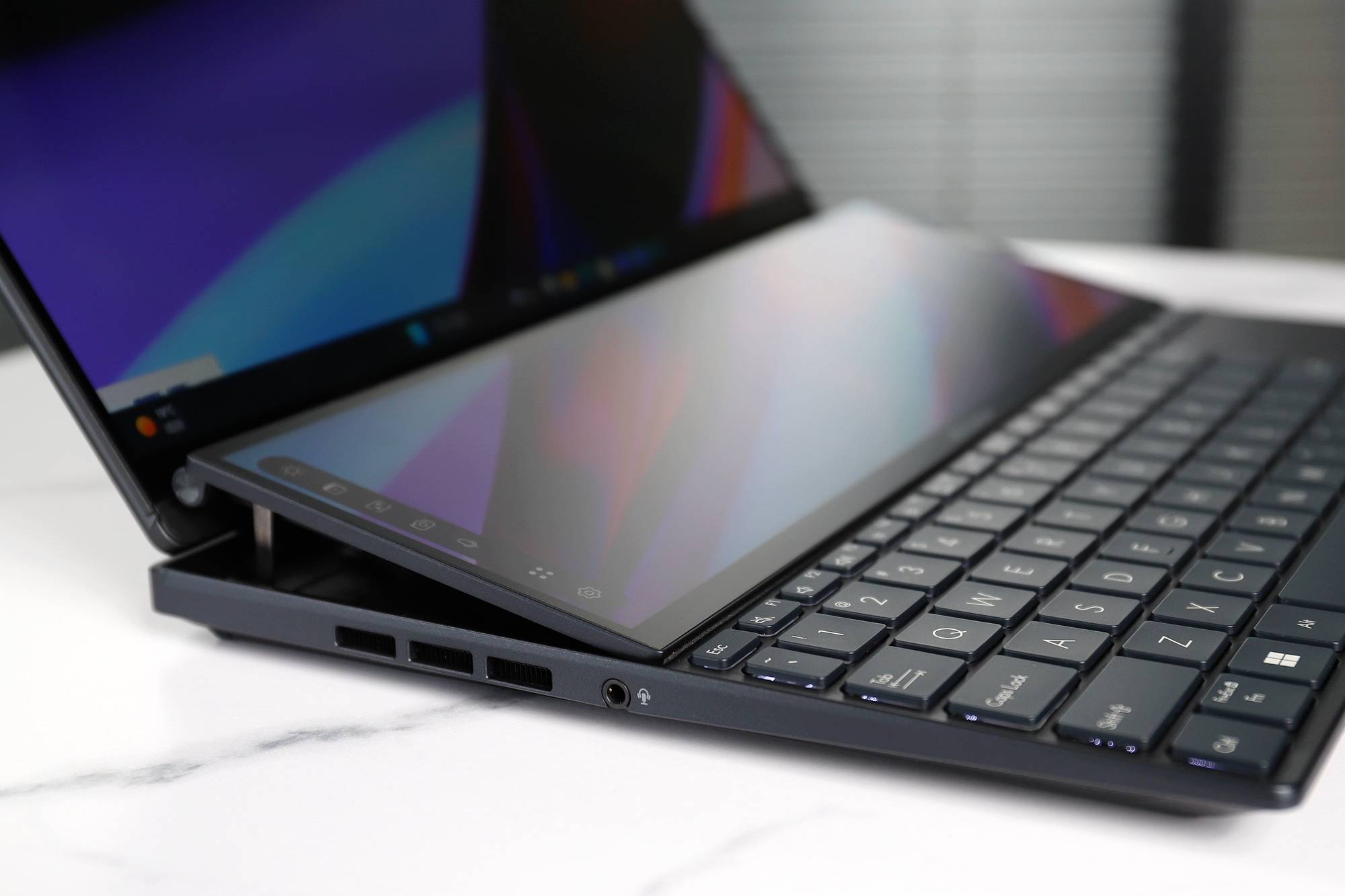 华硕灵耀x 双屏pro 2023图赏:旗舰级配置,oled触控双屏创作本_产品