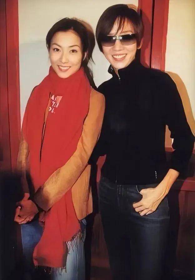 郑秀文成为继王菲之后最受欢迎的女歌手,被香港媒体誉为"梅艳芳接班人