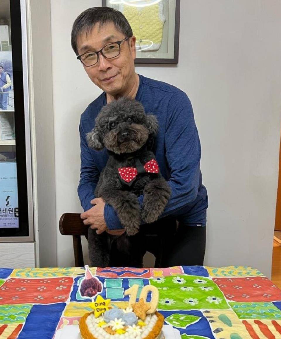 翻看刘松仁的社交账号,发现他最近生活也是很开心,而且还去了内地旅游