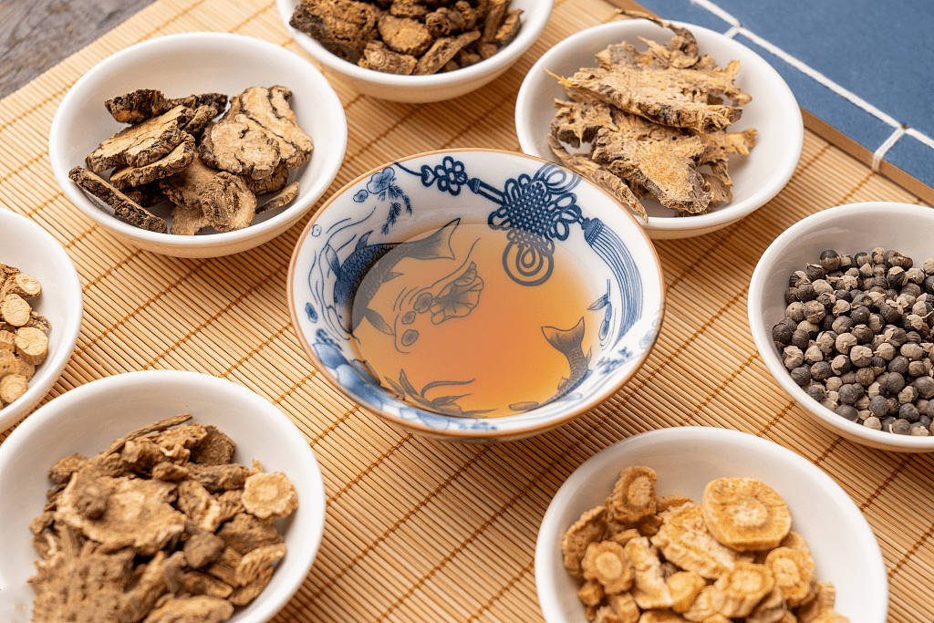 8清热宁风法凡风湿热痹者,其肢节疼痛除游走不定外,多有红肿灼热,触之