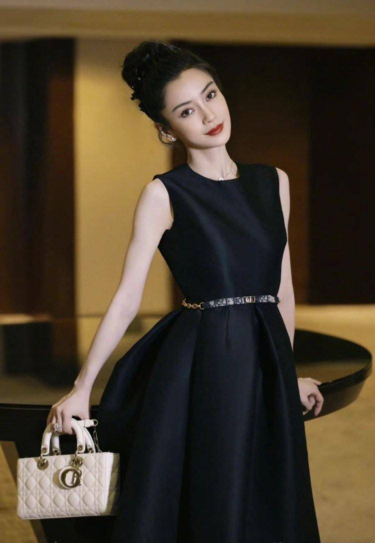 angelababy铅笔腿穿黑色小洋装,重现奥黛丽赫本优雅气质_dior_科技