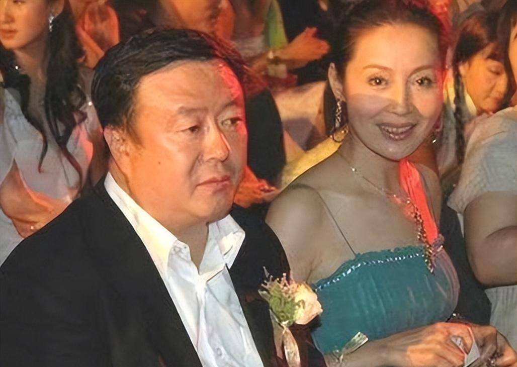 演员田歌:与前夫离婚后,和妹妹田岷约定不婚不育,陪伴母亲到老_尤小刚