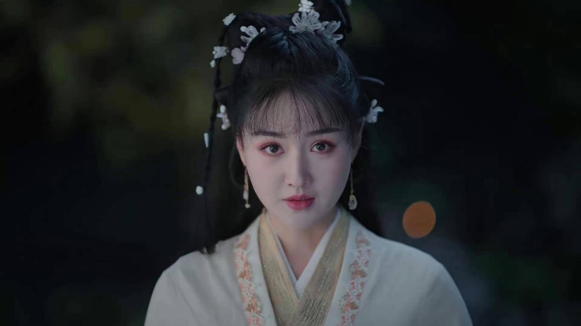 《长月烬明》"月扶崖"惊艳亮相,黄馨瑶还演过《苍兰诀》_黎苏_剧中