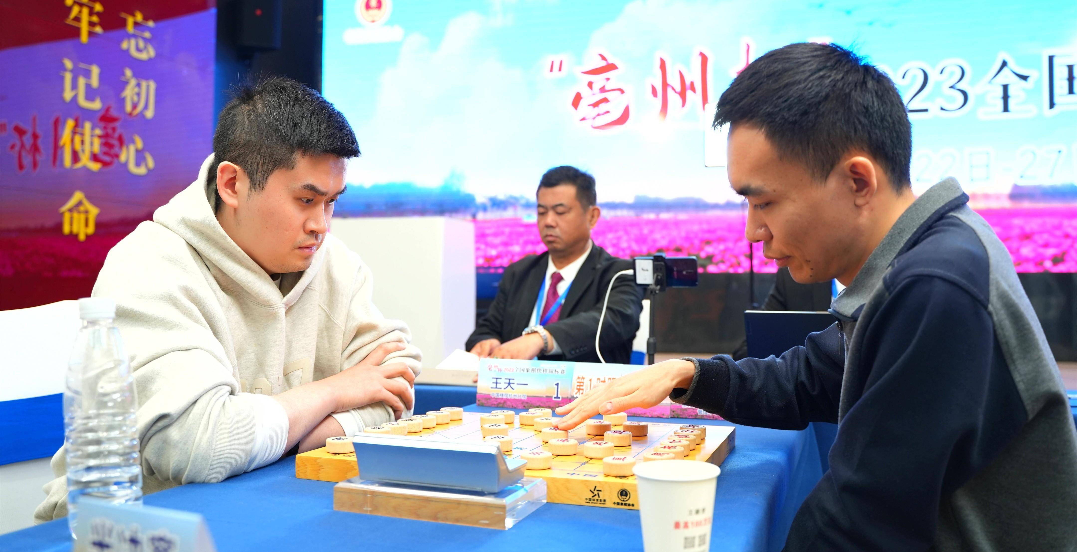 超快棋半決賽王天一大勝曹巖磊挺進決戰,19歲王禹博逆轉翻盤爭霸_閃電