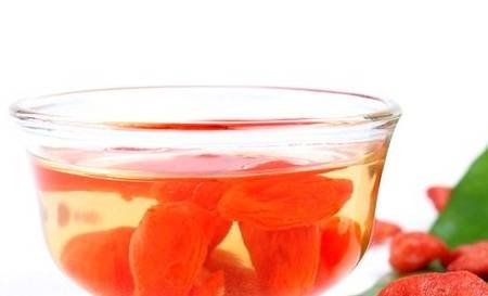 由于先天不足或后天肝肾亏损而少年白发者,可长期服用桑麻丸(桑葚