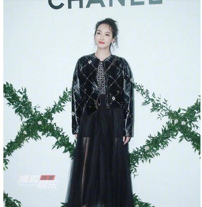 时尚活动精修图,刘诗诗卷发很颓废,宋茜发福没特色,周迅表情怪_曾先森