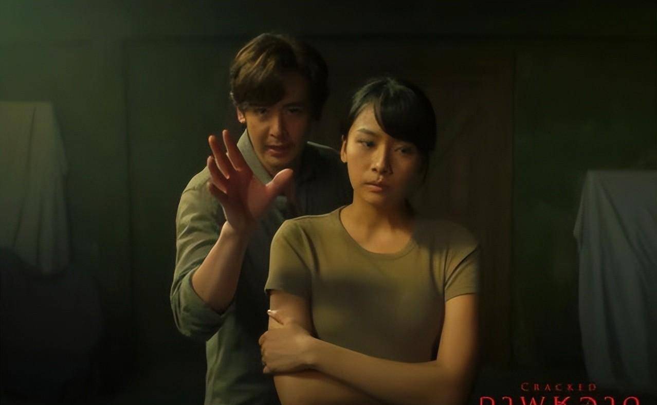 2pm尼坤当年小奶狗肌肉外表人气超高,33岁近况却变黝黑胡渣大叔_模样