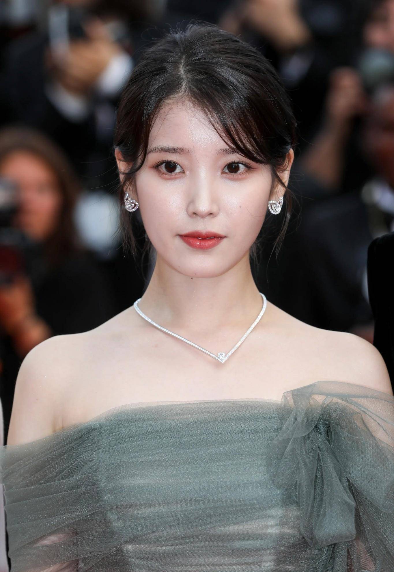 仙气灰色透纱礼服秀出锁骨香肩_crimes_国民_品牌