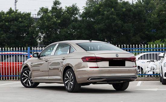 换代版"帕萨特"正式到店,颜值提升明显,比现款还长15mm!