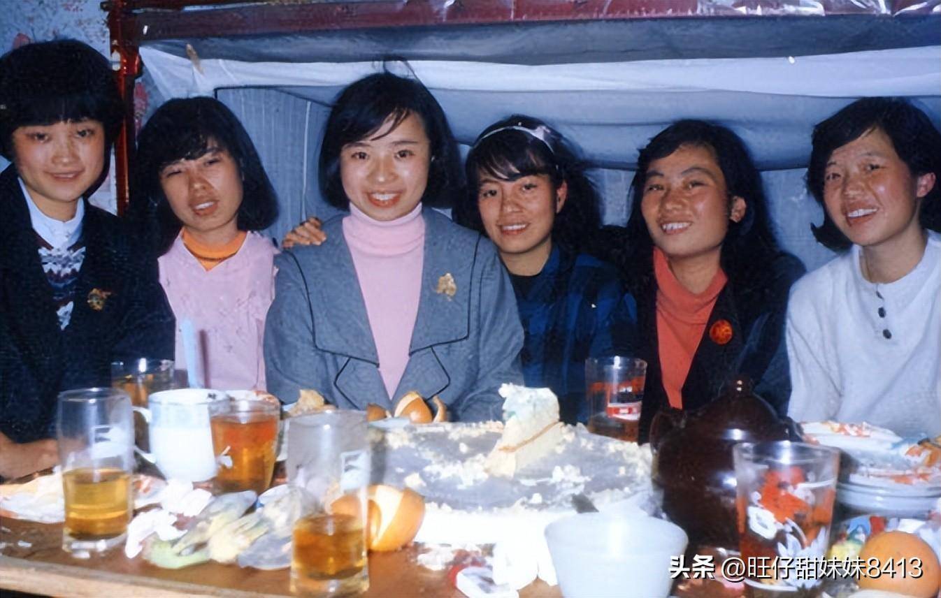 90年代中国第一代打工妹老照片,父母辈的回忆,外貌比明星还漂亮