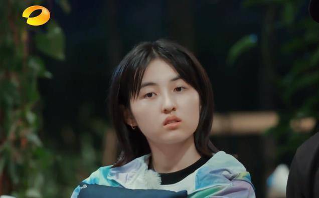 《向往4》张子枫犯困睁不开眼!