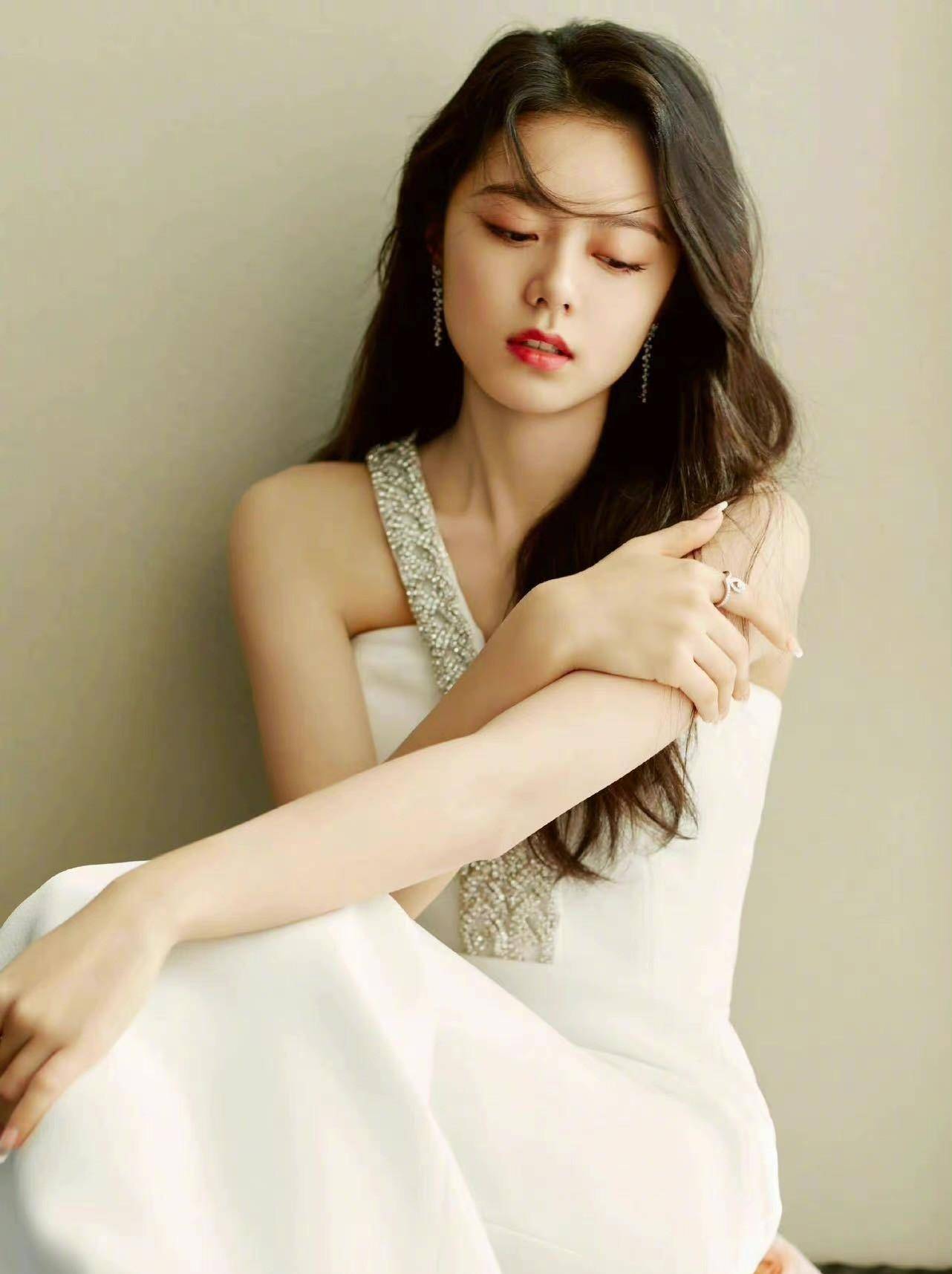 又一场女明星红毯:孙怡性感,陈都灵惊艳,赵今麦状态绝了_活动_长裙