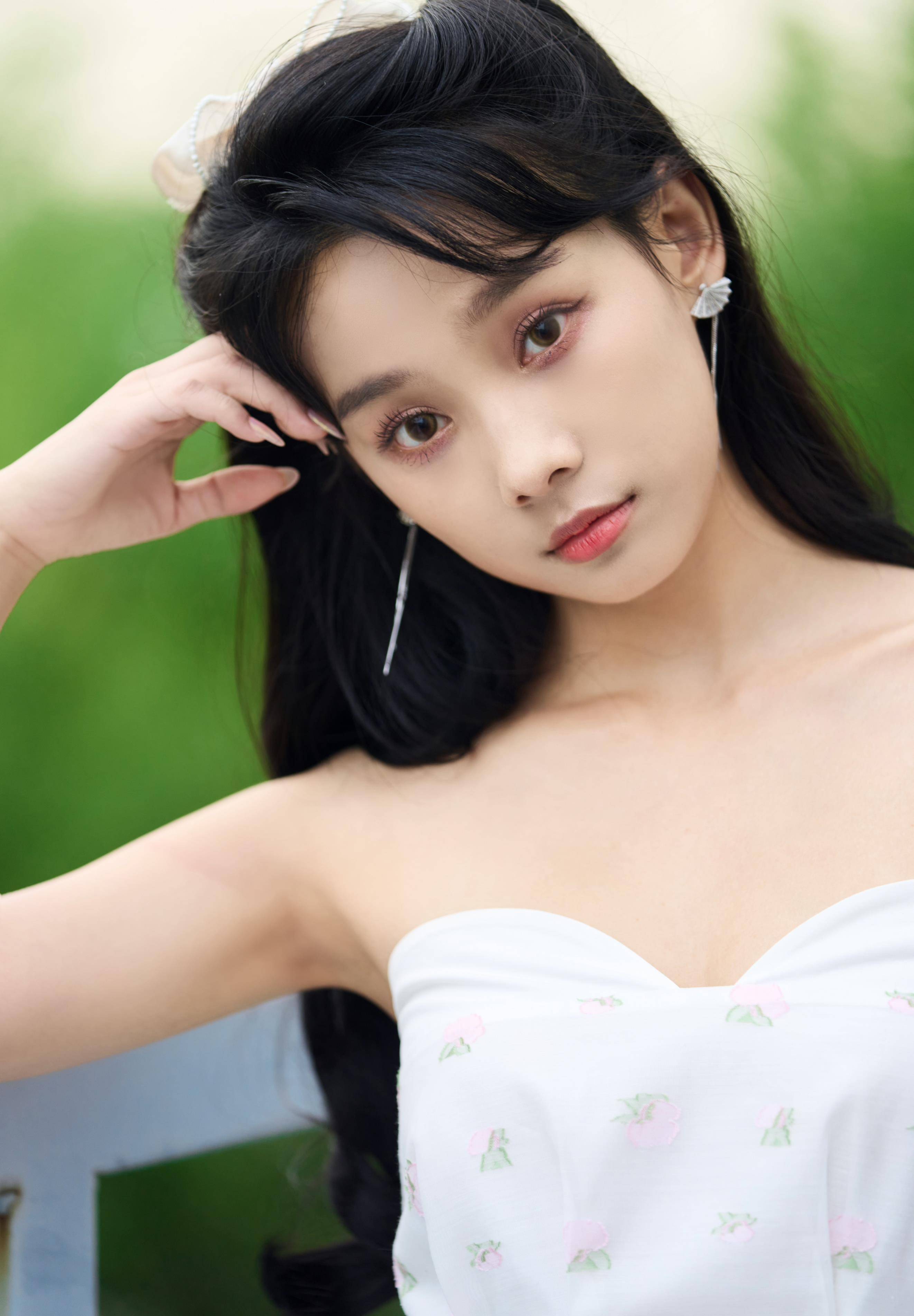 鲁照华 - 写真024期 典礼裙清新又惊艳,笑容甜美既少女又魅力十足