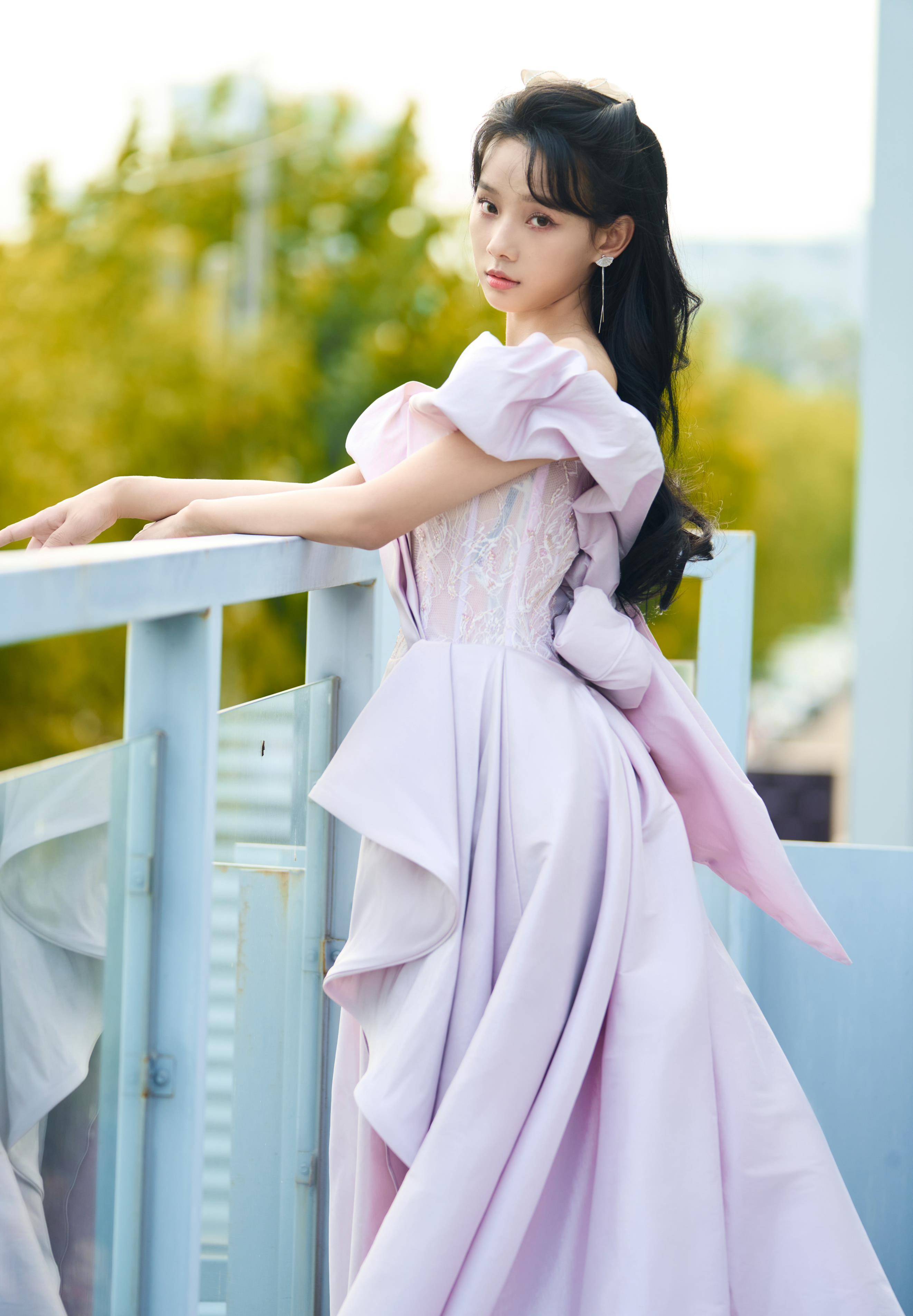 鲁照华 - 写真024期 典礼裙清新又惊艳,笑容甜美既少女又魅力十足