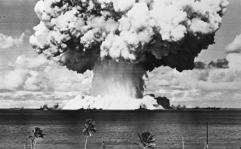 7月1日,一颗20千吨的原子弹在比基尼岛爆炸