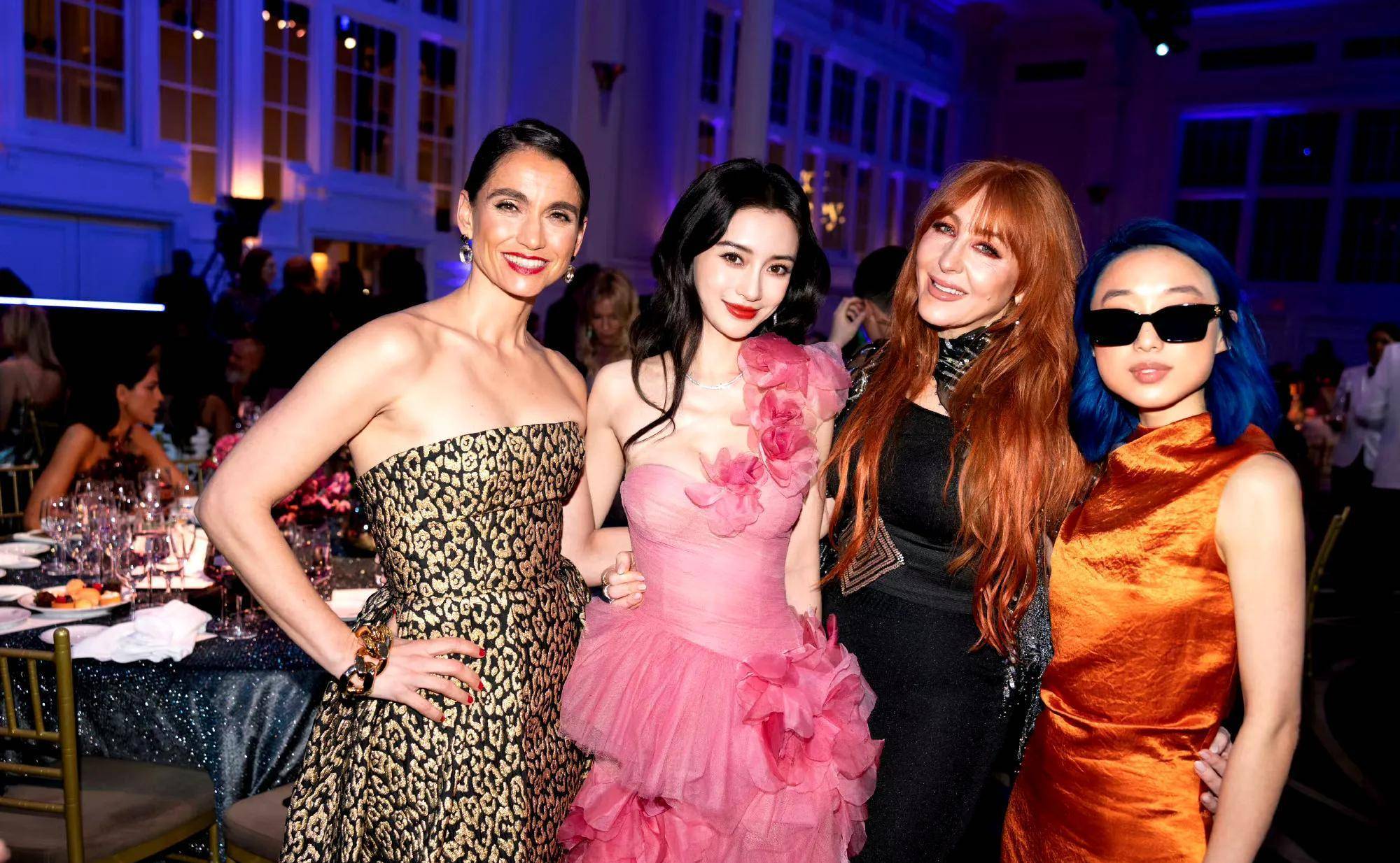 angelababy美到了纽约,与谷爱凌 易烊千玺合影,梦幻联动_活动_美女