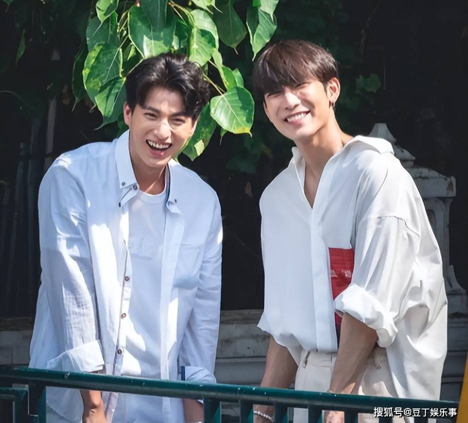 第一位,缪糕,虽然目前缪糕已经解绑,但回顾当年两人的合体画面,老庙