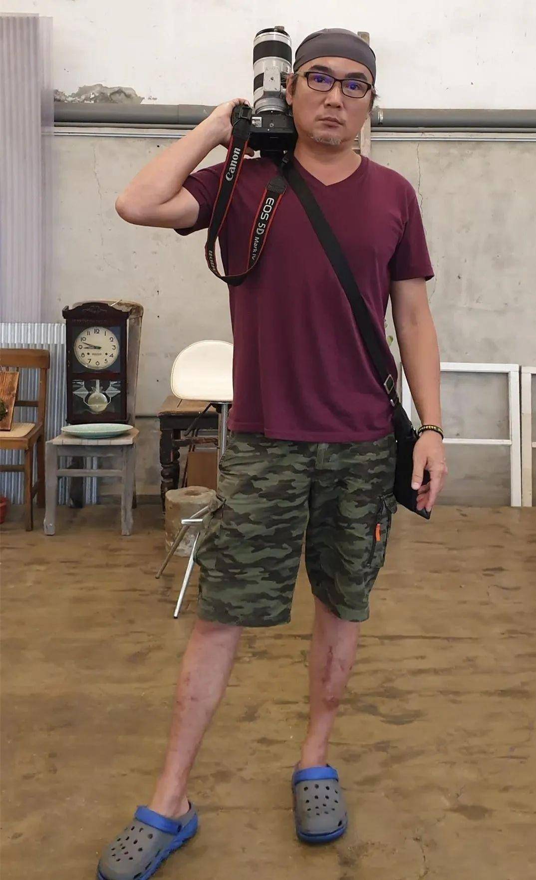 焦恩俊离过两次婚,跟第一任妻子生了2个女儿,这段婚姻因女方出轨而