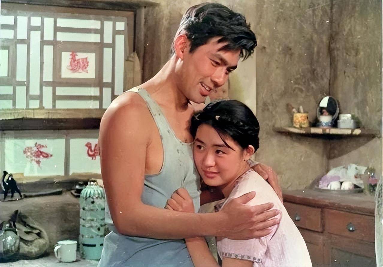 石凉和丛珊分手多年,他结婚生女对儿子有愧疚,她再嫁导演!