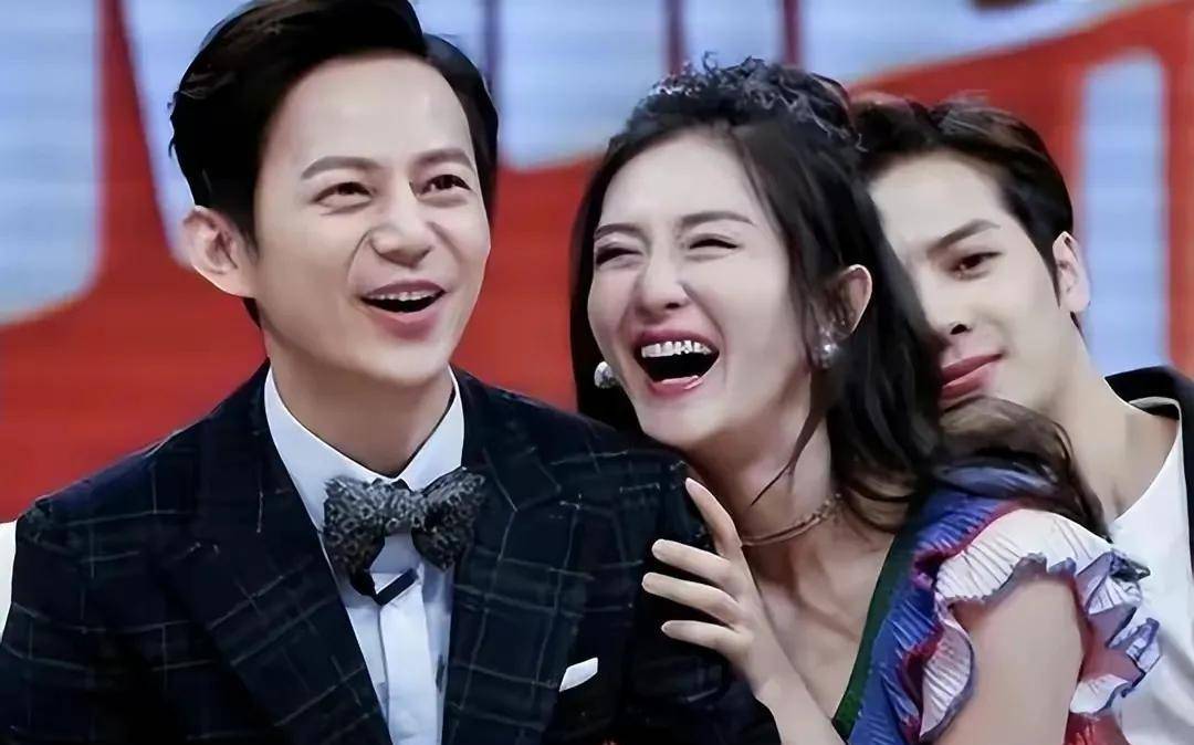 何炅:我只是个主持人,我能怎么办?(无奈摊手)_谢娜_祝福_什么