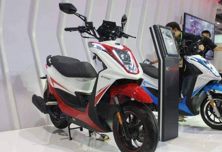 就外观而言,动丽g150的整款车身设计的运动时尚,并且棱角分明的车身还