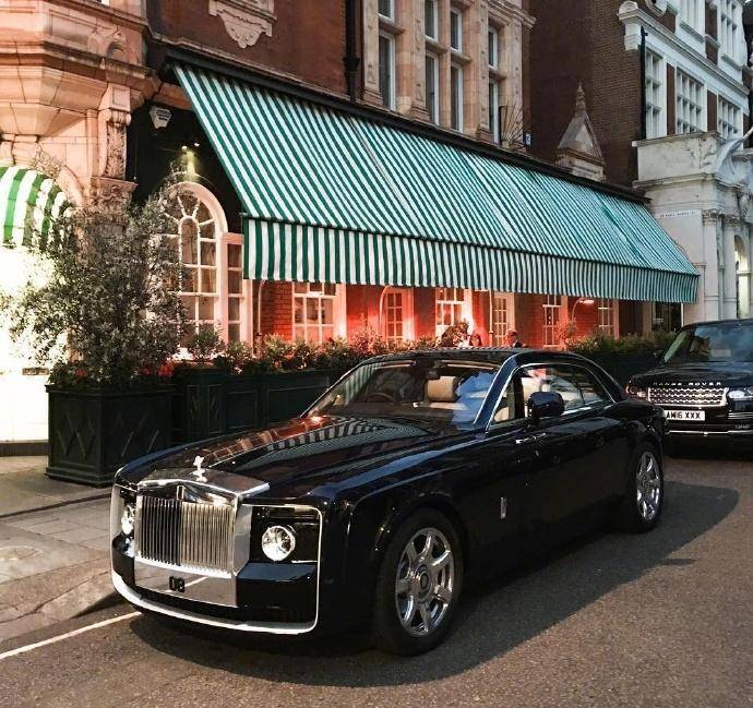 值得一提的是,这款劳斯莱斯sweptail车牌为立体定制08车号,彰显车主的