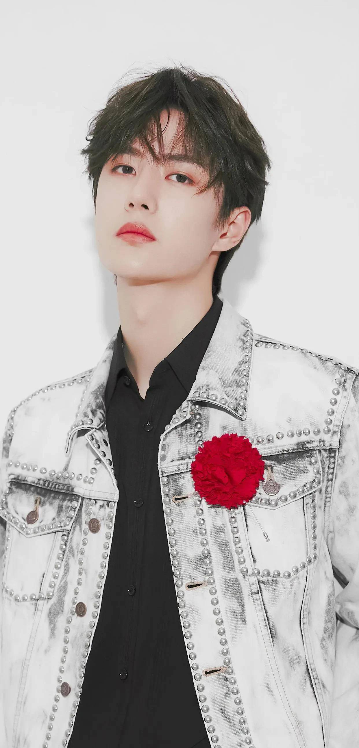 无论是身高身材比例外貌他是明星中我认为跳舞最好看,最吊的那一个!