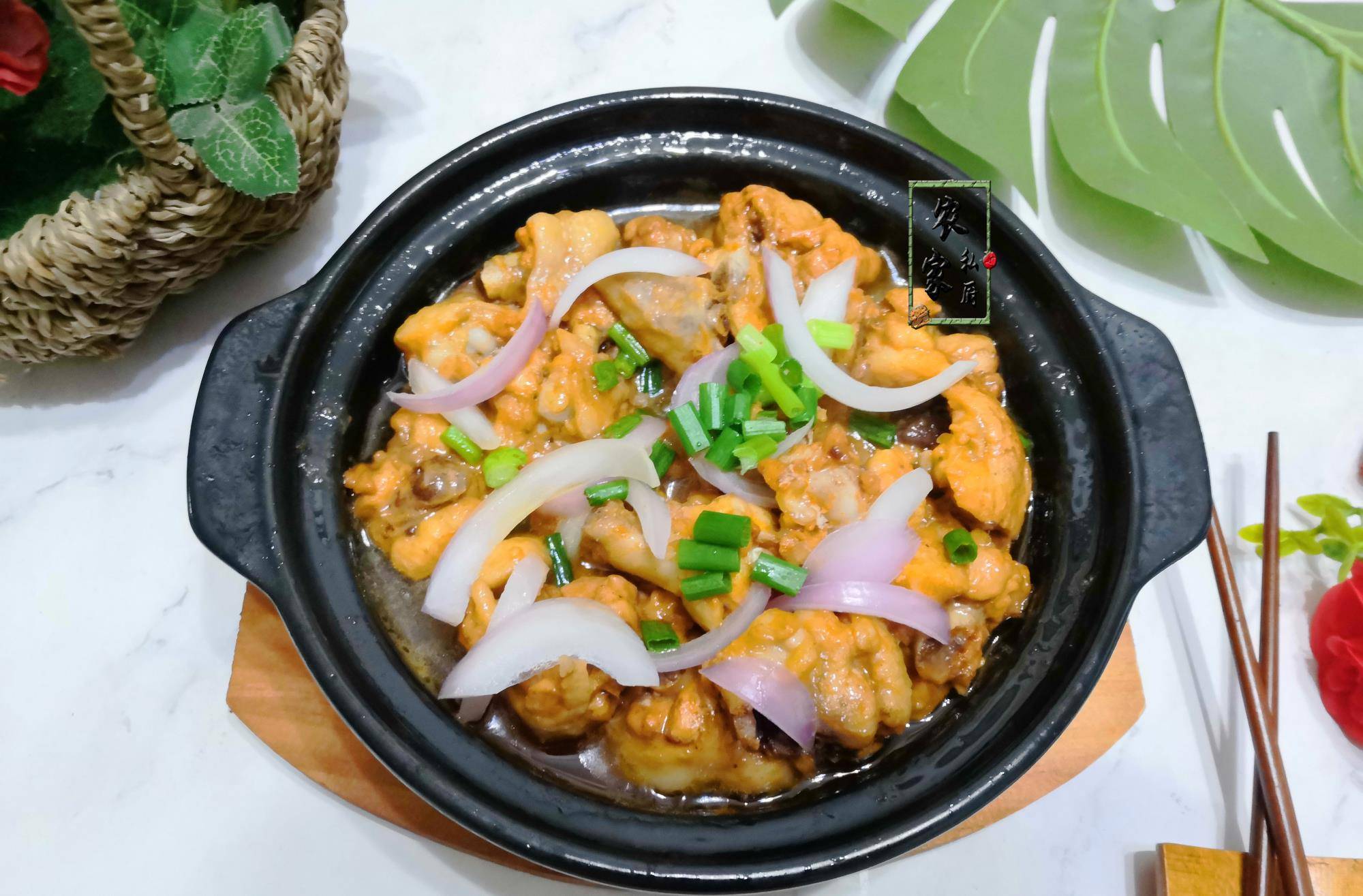 暑期,少吃猪肉多吃这肉,加料腌一腌不煎不油炸,砂锅一焖真好吃