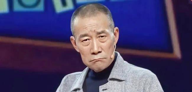 随后说着说着李雪健老师眼角更是泛起泪花,表情黯然失色图片来源于