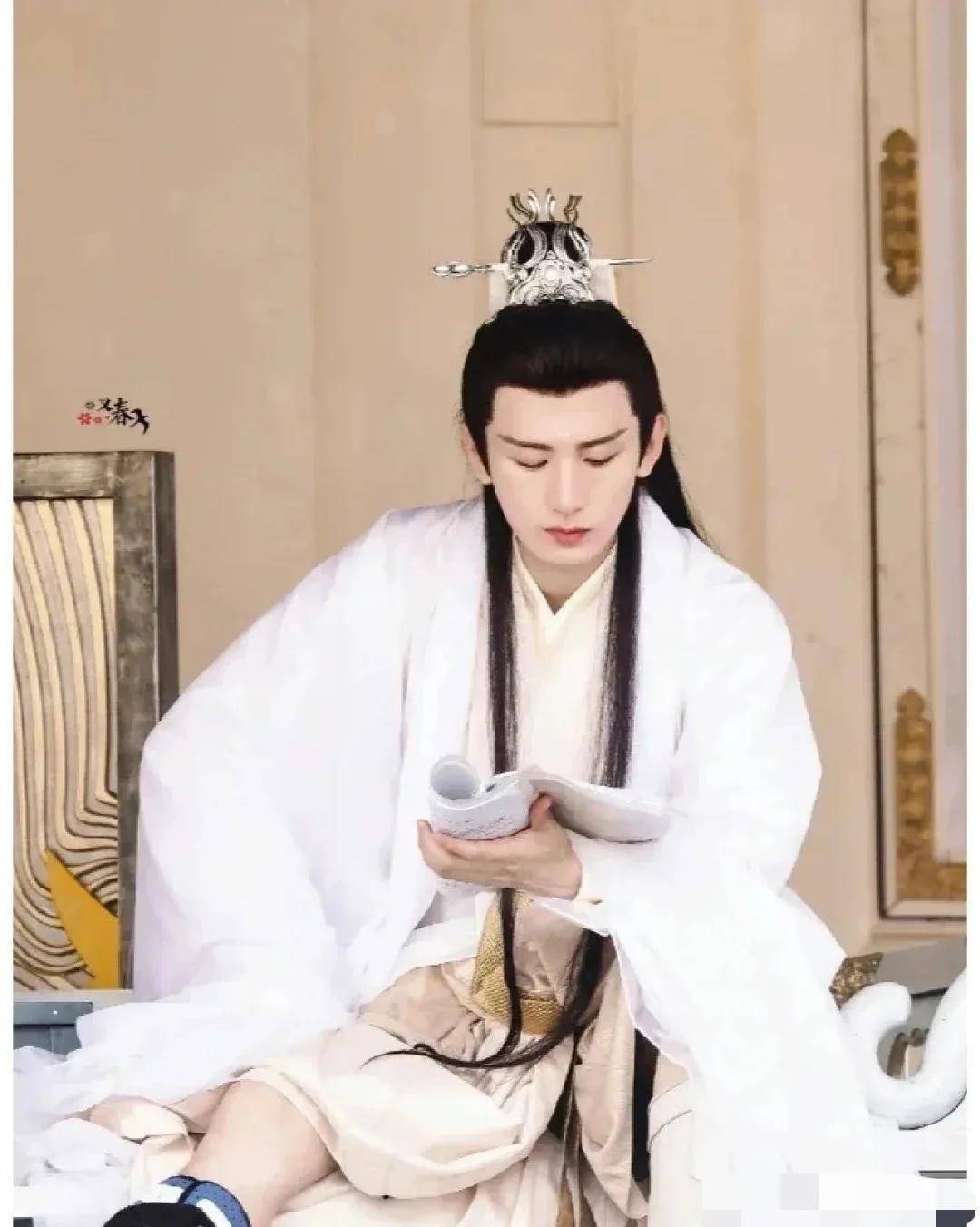 演员成毅没有房车,被嘲上热搜,演员不应该拼的是演技吗?