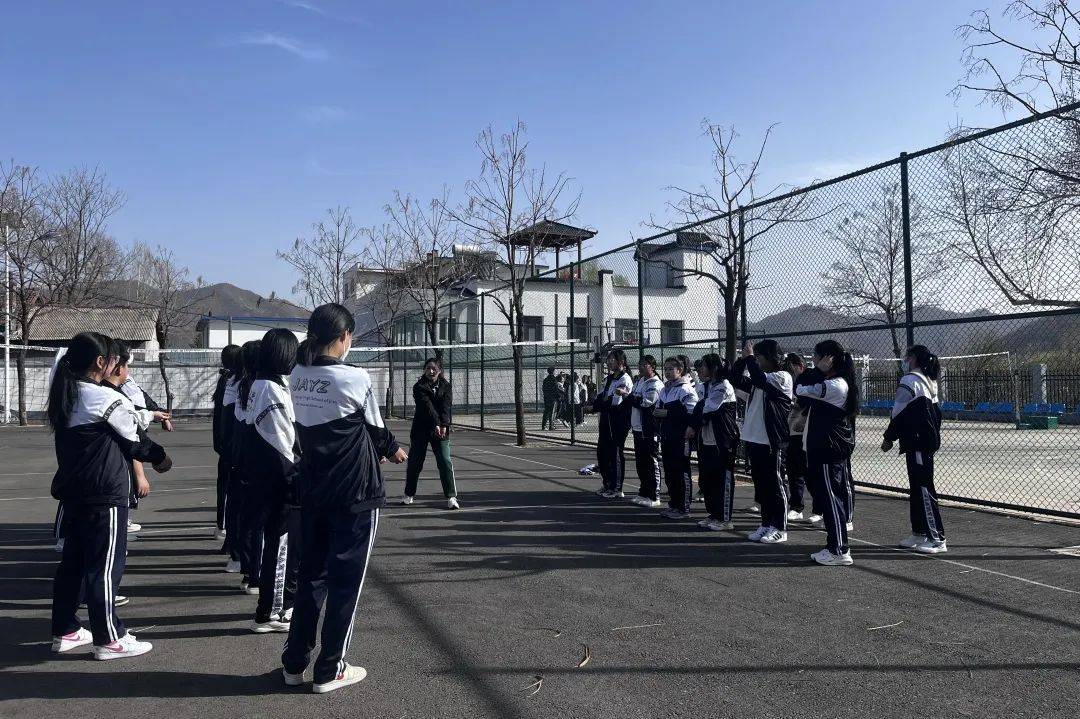 祖国至上 始于足下ii国际足球教育学院集安市第一中学实习小组中期