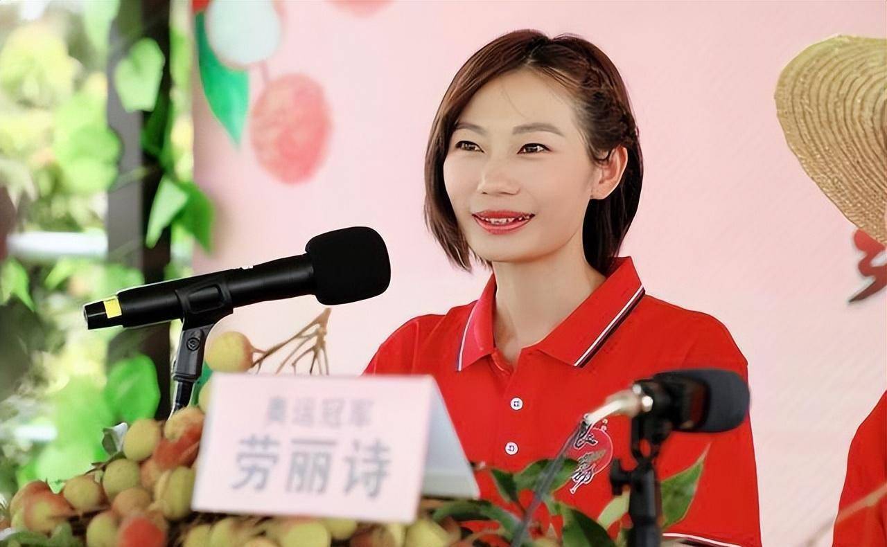 在2014年的时候,27岁的劳丽诗早就已经升级成为了正科级的干部.