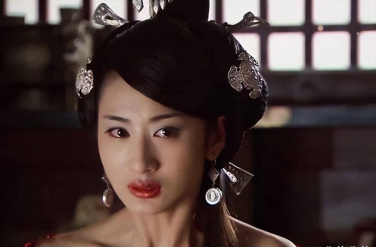 郭珍霓最出圈的角色那绝对是《母仪天下》中的赵合德一角,作为配角却