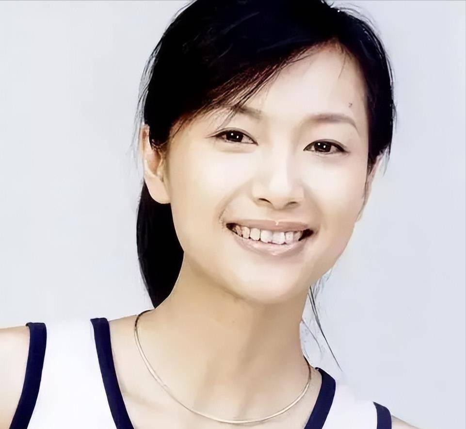 徐静蕾:从不缺追求者,有固定伴侣,就是不结婚,49岁仍时尚犹存_王朔