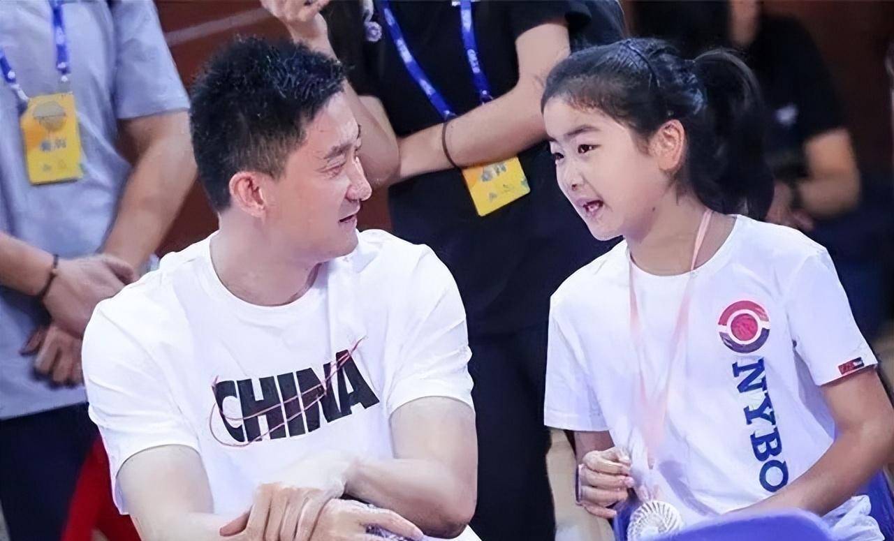 姚明12岁女儿近照:身高近1.