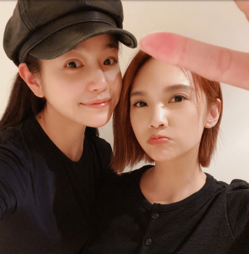 杨丞琳为陈妍希庆祝生日,陈晓一句祝福登热搜,感情如何一望即知_微博