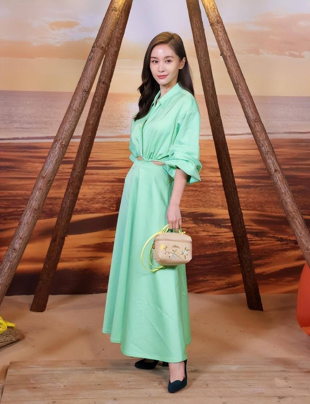 五四晚会:李宇春彰显中国人霸气 万茜撞衫王子文 任敏把珍珠贴脸上