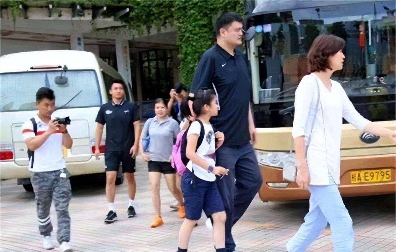 姚明12岁女儿:身高近1.9米,心形胎记醒目_篮球_叶莉_姚沁蕾