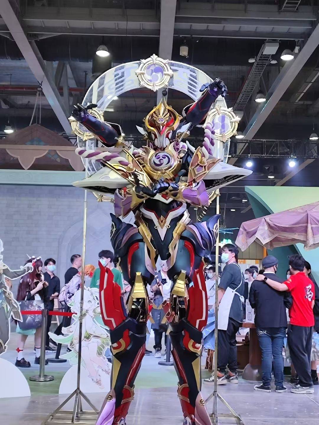 3米机甲大战铁甲小宝,20个软萌coser另类劝架,原神让cp展水泄不通