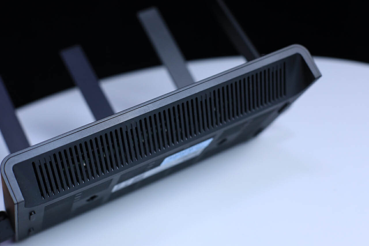 锐捷⼩钢炮路由器:黑科技加持,全屋WiFi信号满格so easy