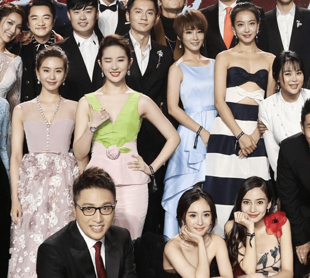 看看她和姐姐的合照你就有答案_王语嫣_剧中_小龙女