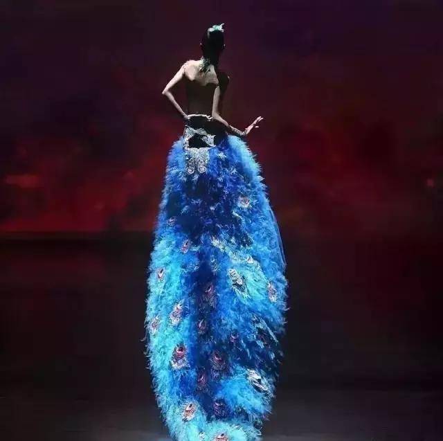 62岁杨丽萍单身:一朵花是我女儿,一棵树是我儿子,这样也挺好的_舞蹈