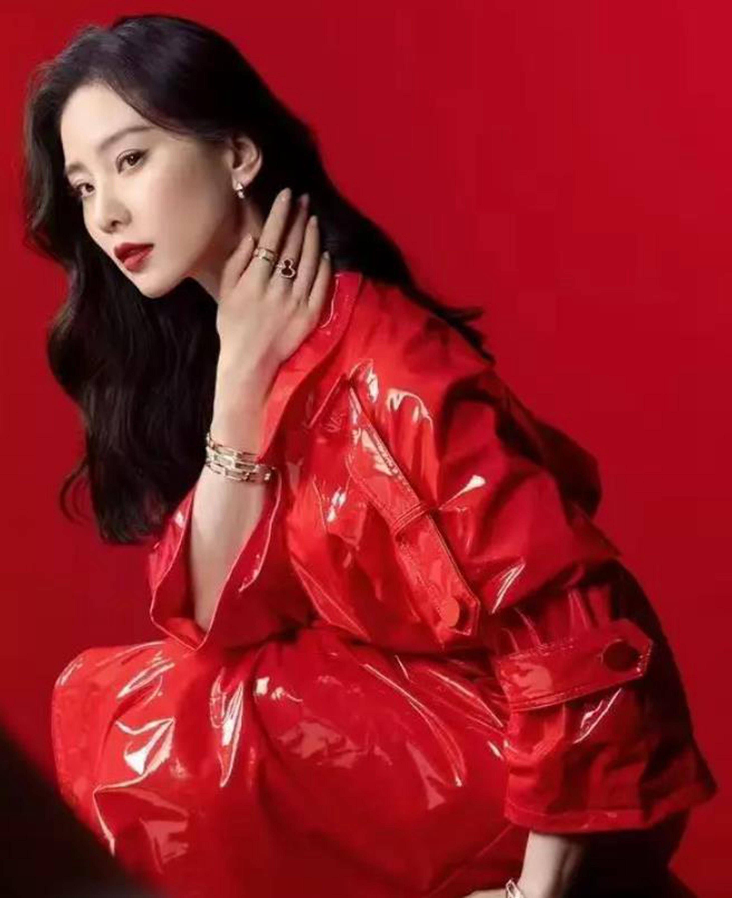 刘诗诗受邀出征戛纳!穿中国红戴大葫芦被品牌宠成公主,超有排面