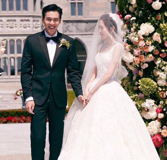 演员张若昀:2岁差点被母亲带到美国,父亲三婚两离还坑他1.