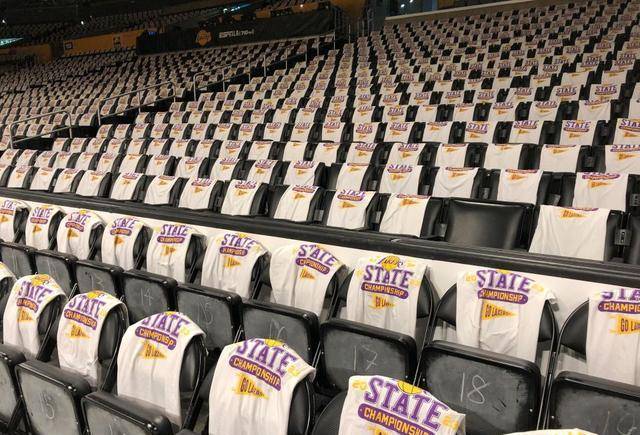 詹皇提前5个小时抵达球馆热身里夫斯穿了件印有汉字外套_洛杉矶湖人队