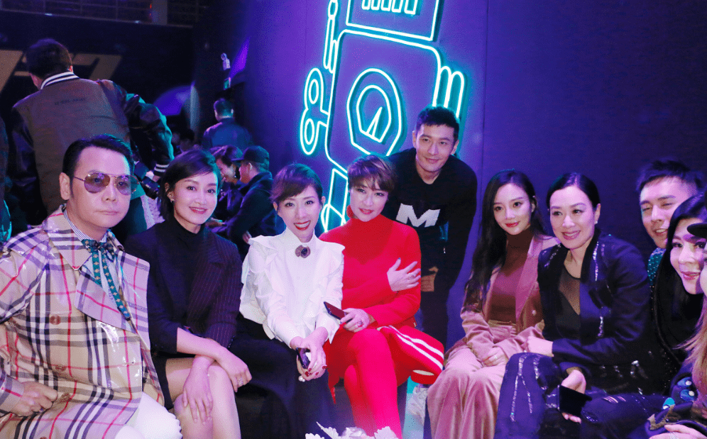 电视主持李霞消失多年后露面,素颜皮肤黝黑,曾一度火过何炅谢娜_工作