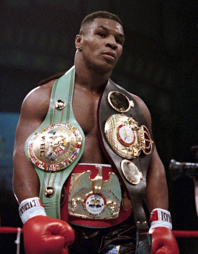 1988年,泰森和托尼·塔布斯在拳击比赛中对决,胜者只需要两回合.